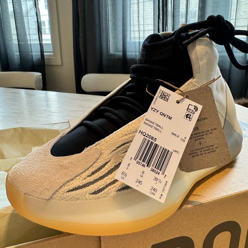 Yeezy Quantum - Picture 16 of 16